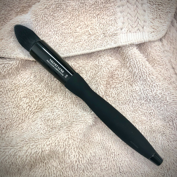 ✳️ Mix-N-Match 5/$25 ✳️ It Cosmetics VelvetLuxe Precision Brush - Picture 2 of 4